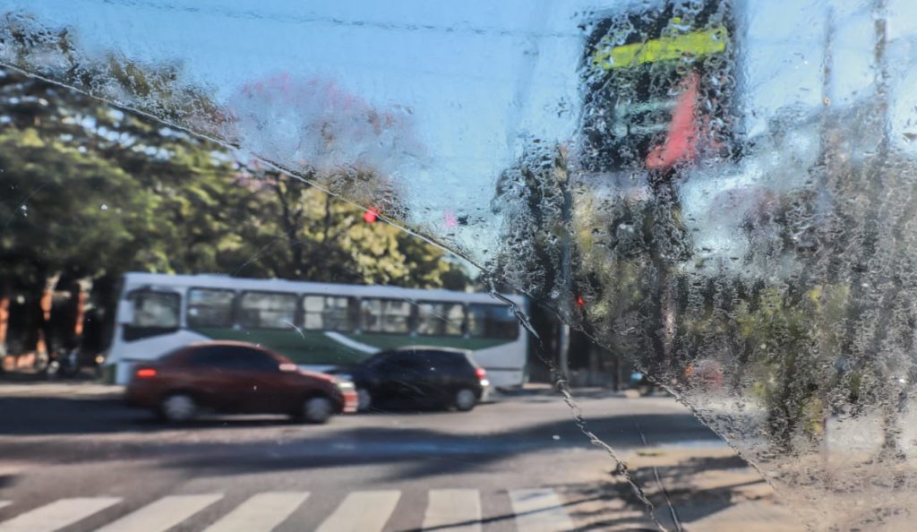 Anuncian jornada calurosa con ingreso de frente frío y lluvias dispersas