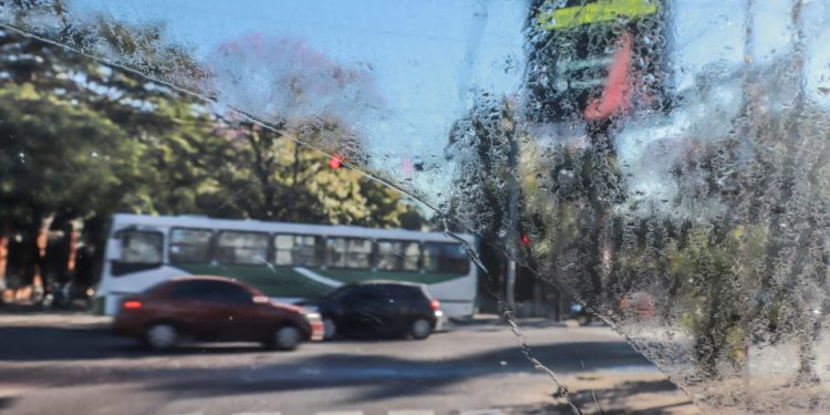 Anuncian jornada calurosa con ingreso de frente frío y lluvias dispersas Anuncian jornada calurosa con ingreso de frente frío y lluvias dispersas