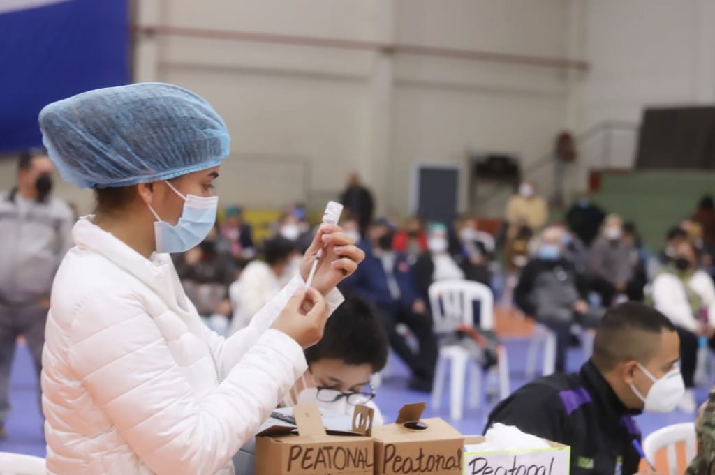 Confirman llegada de un millón de dosis de vacunas para este viernes