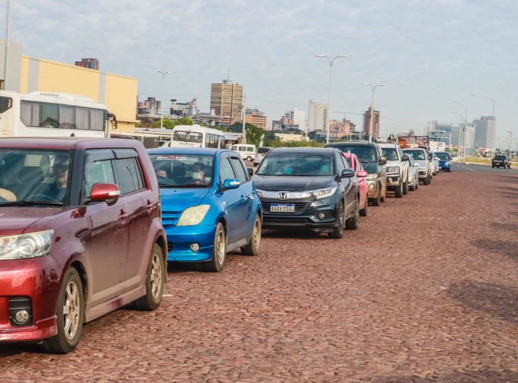 Con gran afluencia de gente, prosigue la aplicación de dosis anticovid a pendientes