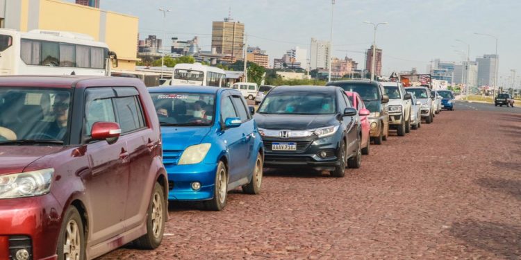 Con gran afluencia de gente, prosigue la aplicación de dosis anticovid a pendientes