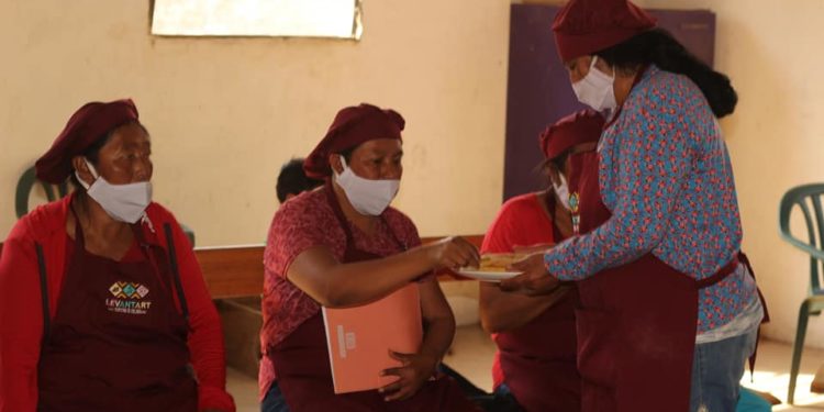 Mujeres indígenas aprenden sobre elaboración de alimentos en Neuland Mujeres indígenas aprenden sobre elaboración de alimentos en Neuland
