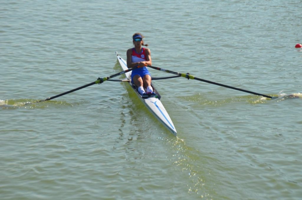 Remeros paraguayos debutan en el mundial Junior de Bulgaria