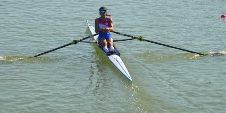 Remeros paraguayos debutan en el mundial Junior de Bulgaria