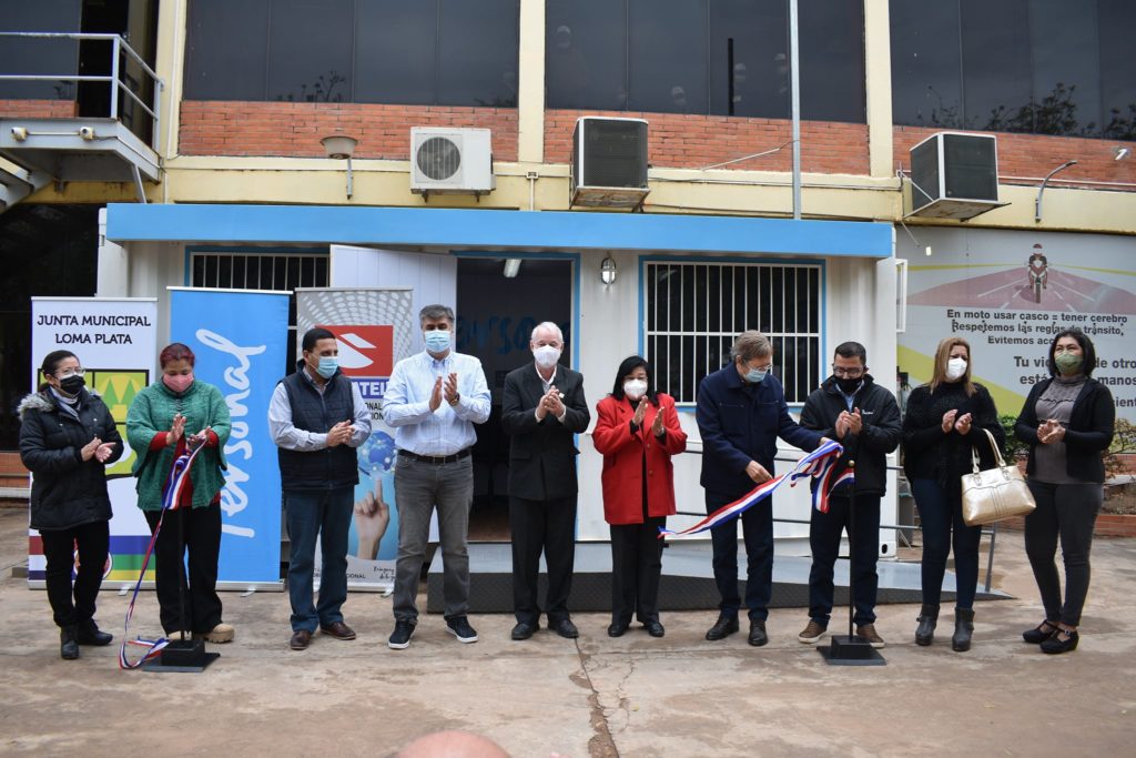 Mediante telecentro buscan reducir brecha digital en Loma Plata Mediante telecentro buscan reducir brecha digital en Loma Plata