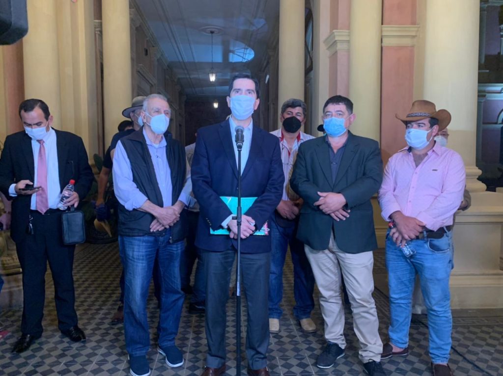 Gremios productivos denuncian “extorsión” y levantan negociaciones