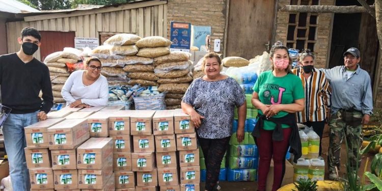 Distribuyen kits alimenticios a 44 ollas populares para alimentar a 6.700 personas en situación de pobreza Distribuyen kits alimenticios a 44 ollas populares para alimentar a 6.700 personas en situación de pobreza