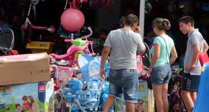 Hacienda inició el pago a trabajadores formales de la frontera con Argentina Hacienda inició el pago a trabajadores formales de la frontera con Argentina