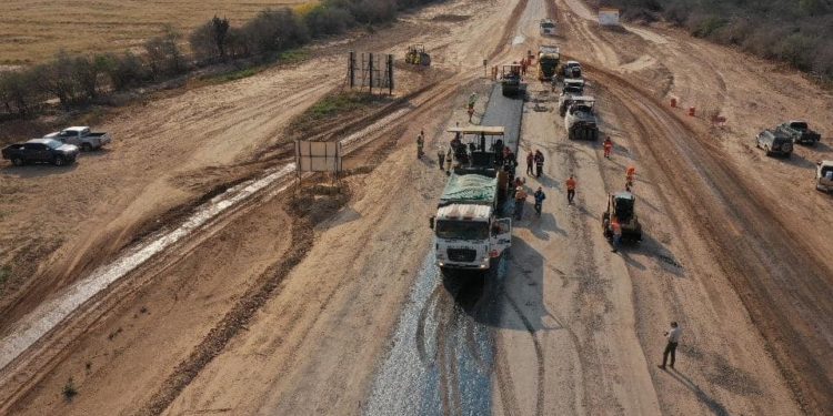 Inició la colocación de la carpeta asfáltica en el lote 7 de la Transchaco Inició la colocación de la carpeta asfáltica en el lote 7 de la Transchaco