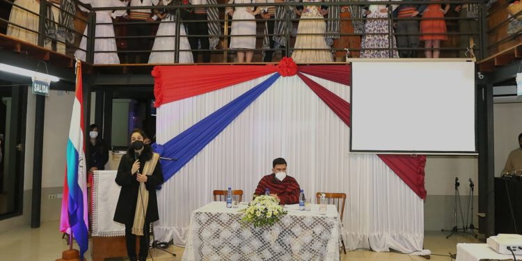 El poncho para’i de 60 listas se postula a Patrimonio CulturaI de la Humanidad de Unesco