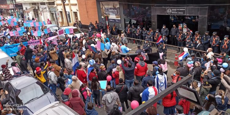 Destacan exitosa y multitudinaria marcha ciudadana en Asunción Destacan exitosa y multitudinaria marcha ciudadana en Asunción