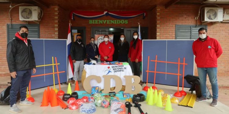 Entregan implementos deportivos a instituciones educativas de Boquerón Entregan implementos deportivos a instituciones educativas de Boquerón