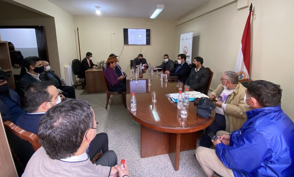 Camioneros, empresarios y Gobierno mantienen primera reunión de fletes