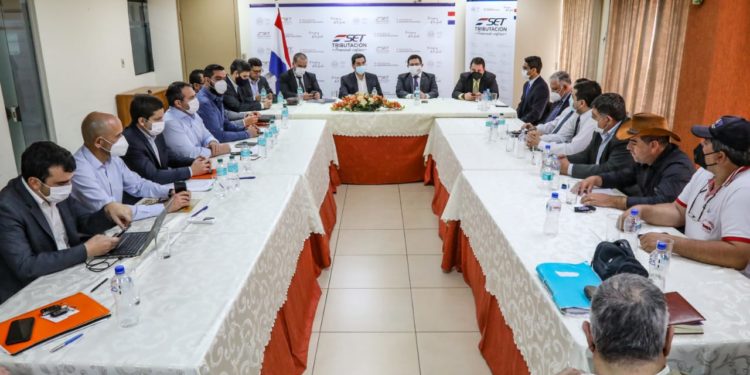 Socializan tabla referencial de precios para transporte de granos y aceite