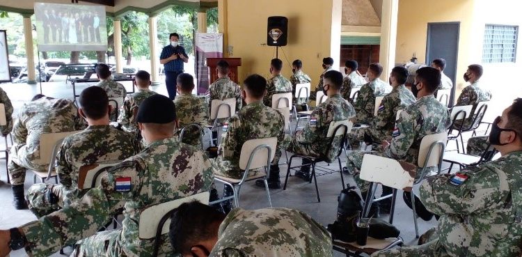 Funda Joven realiza conferencias de prevención en el Regimiento Escolta Presidencial
