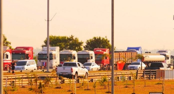 Se levanta paro de camioneros tras firma de acuerdo por un costo operativo mínimo del transporte de cargas