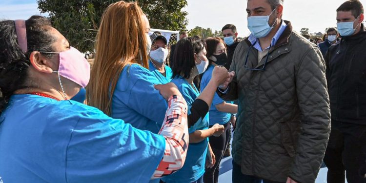 Ñeembucú recibe aportes para fortalecer la salud, educación y producción