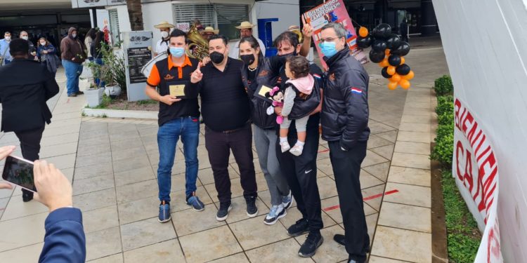 Gran recibimiento para Santos y Arcondo