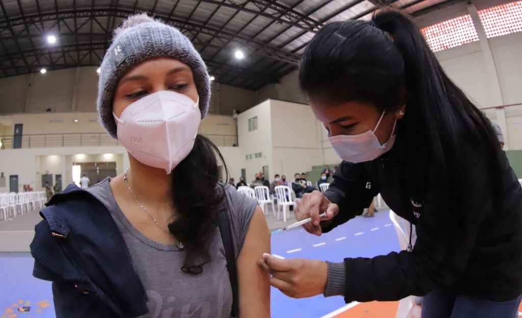 La vacunación continúa hoy con la segunda dosis de Moderna, AstraZeneca y Pfizer