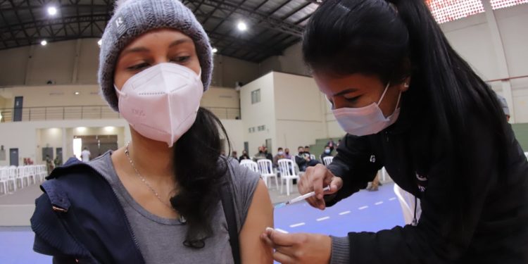 La vacunación continúa hoy con la segunda dosis de Moderna, AstraZeneca y Pfizer