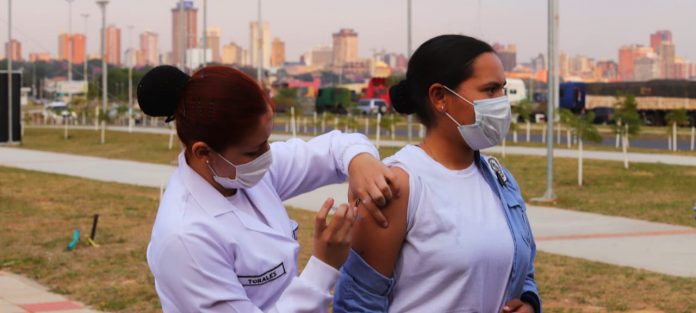 Este martes continúa aplicación segunda dosis de AstraZeneca y Pfizer