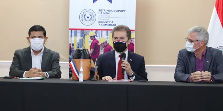 Durante un conversatorio destacan modelos cooperativos del Chaco Central