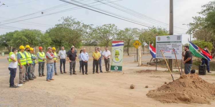 Realizaron palada inicial de pavimentación de calle Boquerón en Filadelfia