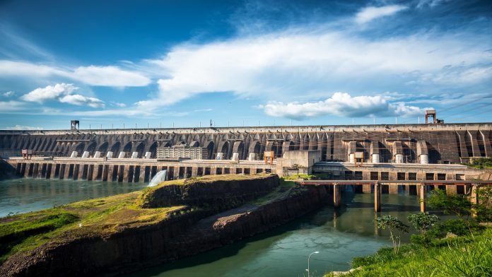 Itaipu sigue con una alta productividad hidroeléctrica pese a las bajas afluencias