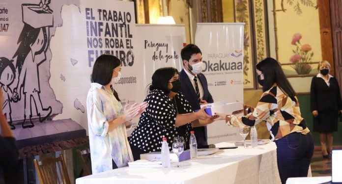 Gobierno protegió a unas 3.400 familias a través del programa Abrazo Gobierno protegió a unas 3.400 familias a través del programa Abrazo