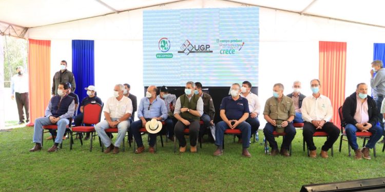 Con presencia de Mario Abdo, FECOPROD y UGP inician campaña de siembra de soja