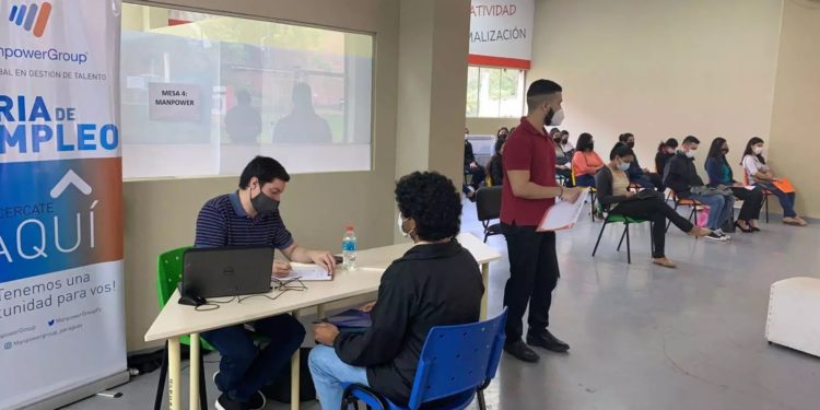 Cerca de 5 mil jóvenes se postularon para las vacancias laborales del Mtess
