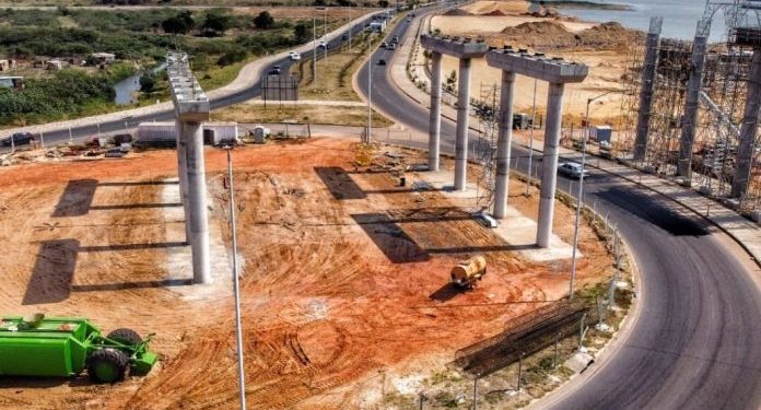 Colocan primeras capas del paquete estructural del Puente Héroes del Chaco Colocan primeras capas del paquete estructural del Puente Héroes del Chaco