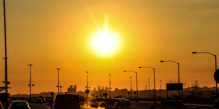 Jornada extremadamente calurosa con ingreso de otro frente frío