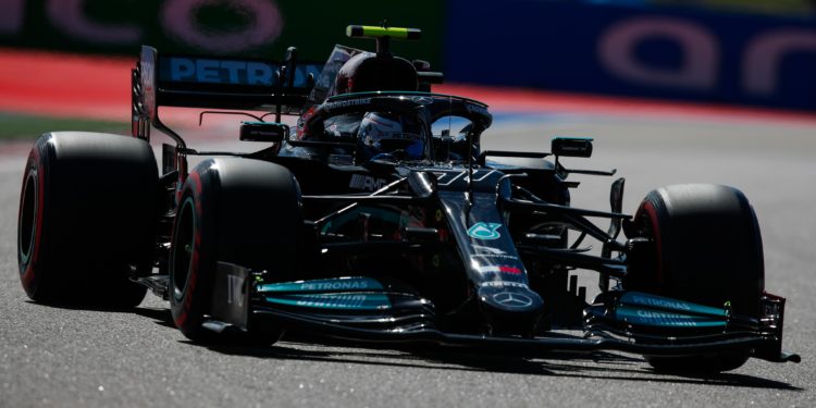 Bottas y Mercedes dominan las libres del viernes en Rusia