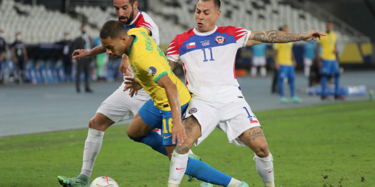 Chile y Brasil reeditan su encuentro en el cierre de la jornada