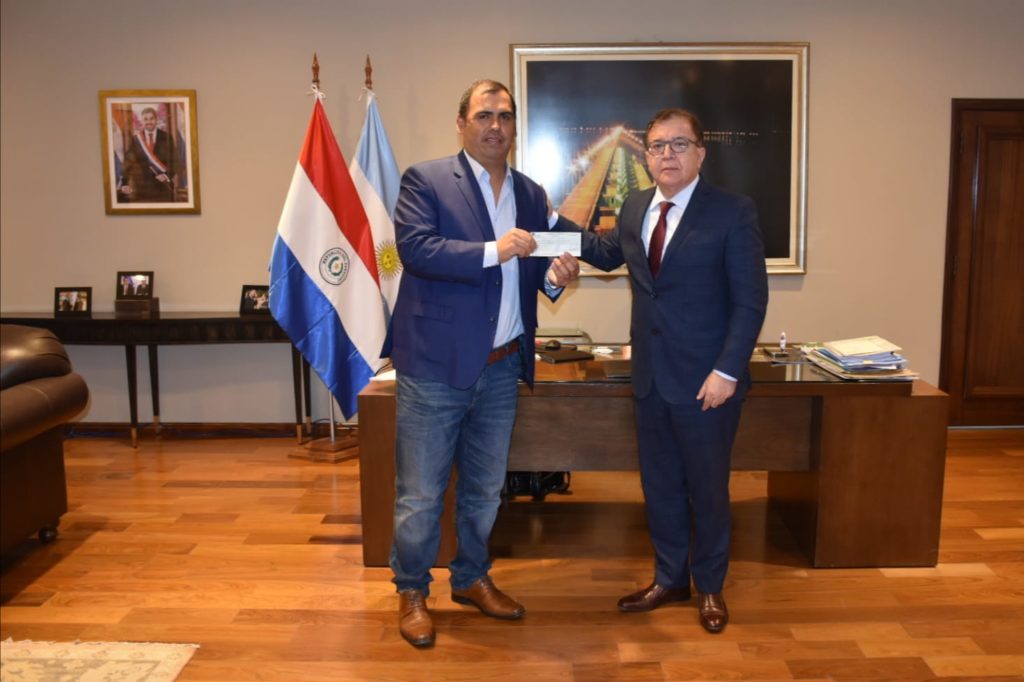 Gobierno entregó G. 1.500 millones a Caazapá para ejecución de programa de seguridad alimentaria Gobierno entregó G. 1.500 millones a Caazapá para ejecución de programa de seguridad alimentaria