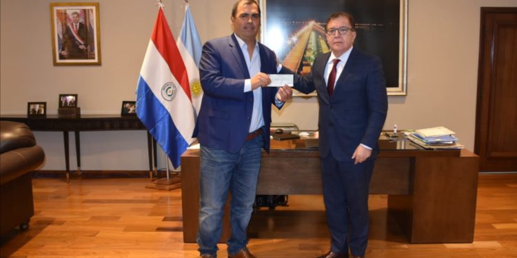 Gobierno entregó G. 1.500 millones a Caazapá para ejecución de programa de seguridad alimentaria Gobierno entregó G. 1.500 millones a Caazapá para ejecución de programa de seguridad alimentaria