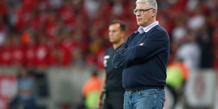 Álvaro Gutiérrez sería nuevo entrenador del Decano