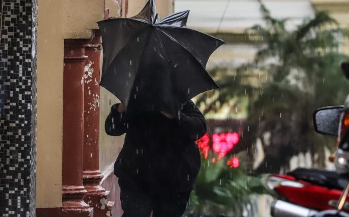 Anuncian día cálido con precipitaciones dispersas y tormentas eléctricas