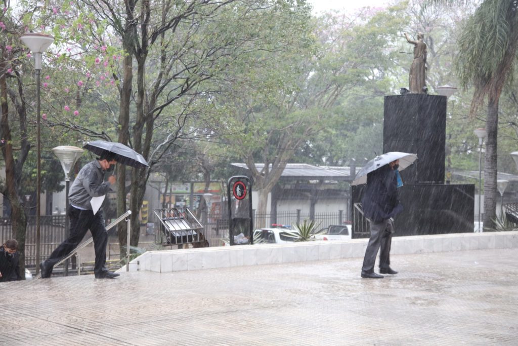 Jueves con precipitaciones y ocasionales tormentas eléctricas