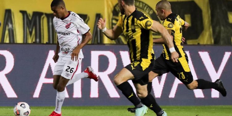 Paranaense y Peñarol definen el boleto a la gran final