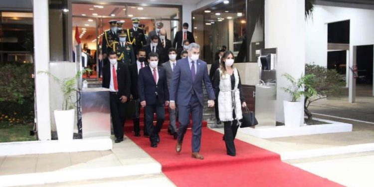 Jefe de Estado viajó a México para participar de cumbre de la CELAC