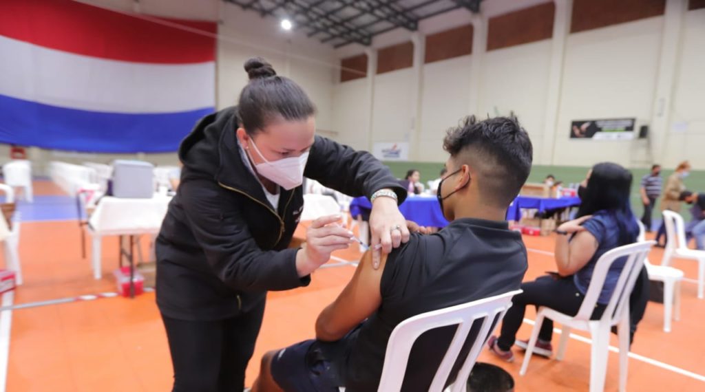 El 75% de los 37.000 vacunados este lunes fueron jóvenes de 19 años