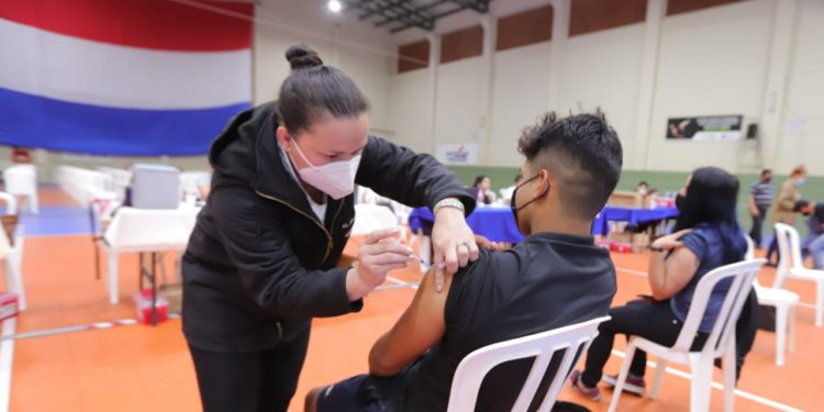 El 75% de los 37.000 vacunados este lunes fueron jóvenes de 19 años El 75% de los 37.000 vacunados este lunes fueron jóvenes de 19 años