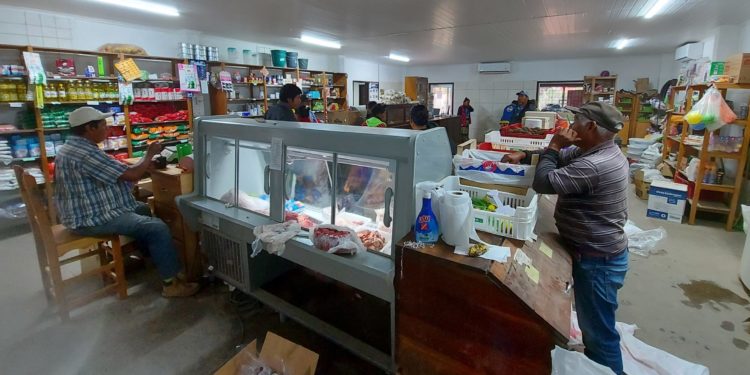 Chortitzer brinda asistencia a comunidades indígenas a través de su Asociación Civil Chortitzer brinda asistencia a comunidades indígenas a través de su Asociación Civil