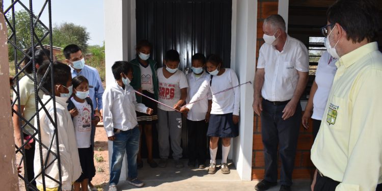 Inauguran obras en varias instituciones educativas del distrito de Loma Plata