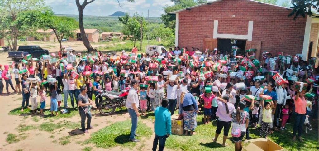 Entregan cajitas llenas de juguetes, alegría y esperanza a miles de niños en el Paraguay