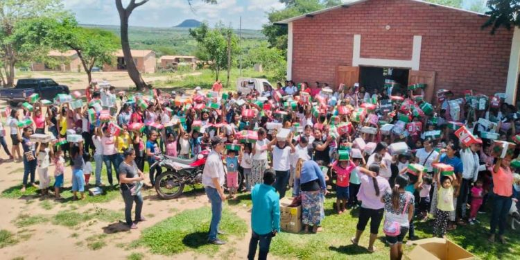 Entregan cajitas llenas de juguetes, alegría y esperanza a miles de niños en el Paraguay