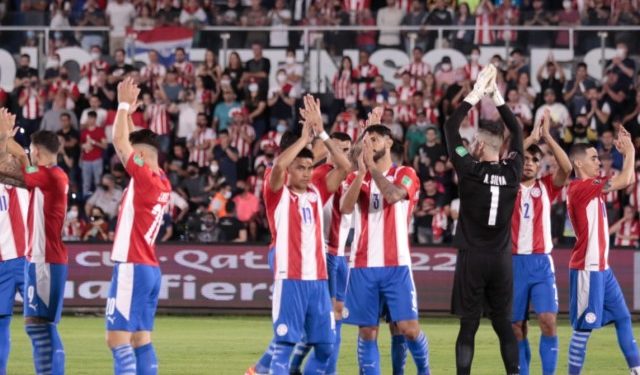 Paraguay empata a Argentina y sigue soñando con el Mundial