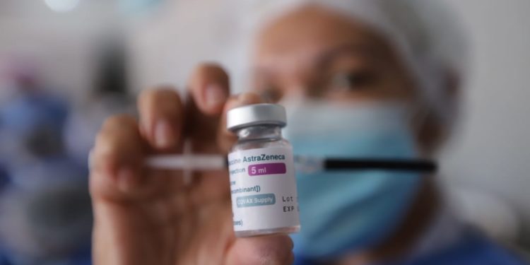 Oficializan compra de 2.000.000 de dosis de AstraZeneca con primera entrega en noviembre
